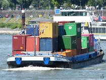 Das Gütermotorschiff  Aqua Myra  (02319046) Ende Juni 2018 auf dem Rhein in Düsseldorf.