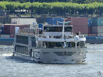 Das Kreuzfahrtschiff  Esprit  (07001923) auf dem Rhein. (Düsseldorf, Juni 2018)