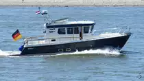 Die Motoryacht  Fynn  (07001923) auf dem Rhein. (Düsseldorf, Juni 2018)