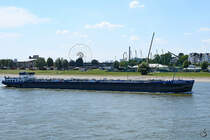 Das Tankmotorschiff  Concentus  (02333017) auf dem Rhein.