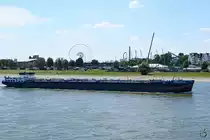 Das Tankmotorschiff  Concentus  (02333017) auf dem Rhein.