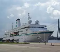 MS Deutschland in Riga im Juli 18