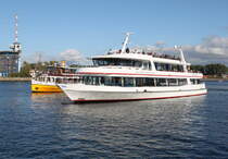 Die Fahrgastschiffe Selene und Ostseebad Warnemünde warteten am Abend des 14.07.2018 in Warnemünde auf das Auslaufen der Aidamar.