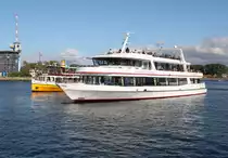 Die Fahrgastschiffe Selene und Ostseebad Warnemünde warteten am Abend des 14.07.2018 in Warnemünde auf das Auslaufen der Aidamar.