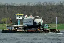 Ein neues Exponat für das Auto- und Technikmuseum Speyer. Das Schubboot  Broedertrouw 2  (02317287) mit seiner einzigartigen Fracht, dem Raumgleiter  Buran . (Duisburg-Baerl, April 2008)