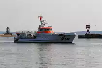 Seenotrettungskreuzer HARRO KOEBKE zwischen dem Ost-u. Westmolenfeuer im Sassnitzer Hafen. - 03.08.2018

