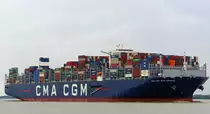 CMA CGM Jean Mermoz. Kurs Hamburg am 12.07.2018
Bruttoraumzahl:  199000
Tragfahigkeit:  199855 t
Gesamtlänge x Grösste Breite:  400m × 59m
Baujahr:  2018

