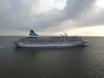 MS Artania auslaufend Bremerhaven August 2018