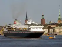 Das 218m lange Kreuzfahrtschiff BALMORAL am 12.05.18 eingehend Stockholm.
