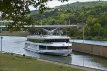 Fahrgastschiff  Princesse Marie Astrid , fährt in die Schleuse Grevenmacher ein. 24.08.2018