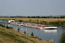 Schubboot Dettmer Schub 125 (05603850 , 16,3 x 8,15m) schob am 23.08.2018 , von der Elbe zu Berg kommend , im Elbe-Seitenkanal zw. Artlenburg und Scharnebeck die TSL Dettmer Tank 110 (02327540 , 65 x 8,2m) & Dettmer Tank 108 (05112110 , 65 x 8,2m) Richtung Süden.