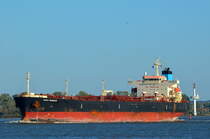 Die Rich Breeze IMO-Nummer:9380051 Flagge:Panama Länge:182.0m Breite:32.0m Baujahr:2009 Bauwerft:Onomichi Dockyard,Onomichi Japan auslaufend aus Hamburg bei Lühe aufgenommen am 13.10.18