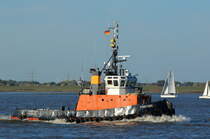 Schlepper Twister IMO-Nummer:8616245 Flagge:Deutschland Länge:24.0m Breite:8.0m Baujahr:1988 Bauwerft:Cochrane Shipbuilding,Selby Großbritannien bei Lühe auf der Elbe aufgenommen am 13.10.18 
