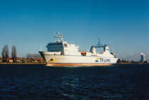 Hier zu sehen die  Kahleberg  der früheren TR-Line, bei der Ausfahrt aus dem Rostocker-Hafen 1996.Digitalisiertes Foto vom Kleinbild.