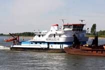 Schubverband  Herkules VI Europa Nr.:04031700 am 15.05.2018 mit 6 beladener Leichter Rhein bei Xanten.