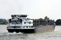 CMS Nova  Europa Nr.:02323289 am 03.09.2017 Rhein km 824 bei Xanten.