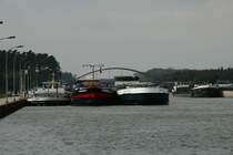 Oberwasser der Schleuse Wusterwitz / Elbe-Havelkanal am 01.10.2018. Von links nach rechts : GMS Da Capo (04300130) , GMS Hendrik-D (06000564) , TMS Rojana (02328907) und GMS Ruth (04601340) mußten an diesem Nachmittag viel Geduld aufbringen bis sie zur Talschleusung an der Reihe waren.