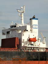 GLOBE PEGASUS (IMO 9403188) am 24.8.2018, Deckshaus mit Schornsteinmarke der
Laliotis Group, Sea World Management, Athen / Hamburg, im Roßhafen bei  der Schrottverladung /
Ex-Name: NORD RELIABLE /
Massengutfrachter / BRZ 32.379 / Lüa 189,99 m, B 32,26 m, Tg 12,83 m / 1 Diesel, 8.400 kW (11.424 PS), 15,9 kn / Flagge: Marshallinseln, Heimathafen: Majuro / gebaut 2008 bei Tsuneishi Heavy Industries (Cebu) Inc. / Eigner: Pegasus Maritime INC. / 
