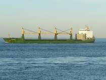 Rome Trader bei Ausfahrt aus Cuxhaven, Höhe Kugelbake am 14.10.2018