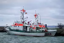 Die beiden SAR Seenotkreuzer BREMEN und NIS RANDERS im Sassnitzer Hafen. - 20.11.2018  