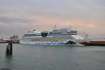 Am 12.11.2018 liegt die AIDAmar bei Sonnenuntergang im französischen Le Havre und wird abends dann in Richtung Southampton weiterfahren.