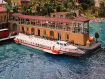 Tragflügelboot am Anleger in  Klein-Sotchi  auf der Modellbahn  Grand Maket Rossia , St. Petersburg, 15.10.2017