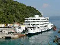 am 15.9.2007 entlädt Fähre Brestova in Brestova der Ast tut mir heute leid