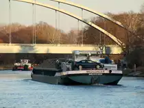 GMS Mededinger (02206633 , 85 x 9,5m) am 28.11.2018 im Sacrow-Paretzer Kanal (UHW) zw. der Eisenbahnbrücke und der Strassenbrücke (B273) auf Bergfahrt Richtung Berlin.