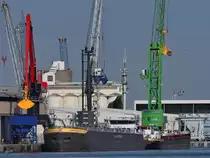 Das Tankschiff  Somtrans XX  (ENI: 02333399) Ende Juli 2018 im Amerikadok Antwerpen.