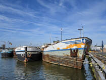 Das Tankschiff  Avea Romina  neben  Python  &  Patricia  Ende Juli 2018 im Straatsburgdok Antwerpen.