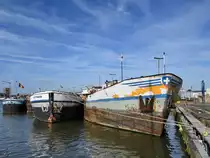 Das Tankschiff  Avea Romina  neben  Python  &  Patricia  Ende Juli 2018 im Straatsburgdok Antwerpen.