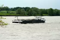 TMS Berlin (02211189 , 81,3 x 10,20m) am 15.05.2012 auf Rhein-Bergfahrt bei Rees.