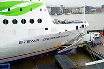 STENA GERMANICA (IMO 9145476)am Morgen des 9.2.2019 im Hafen von Göteborg. Das Fährschiff der Stena Line hat die Bugklappen geöffnet.