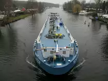 TMS Hornhafen (02329810 , 86 x 9,60m) am 13.02.2019 auf der Havel in Berlin unterhalb der Freybrücke auf Bergfahrt zum Löschen in Berlin-Ruhleben.