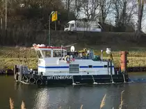 WSA-Schubboot WITTENBERGE, Herrrenhof, ENI 05030140 (Schub-Bugsierer Typ  Finow  ex DDR-Kanalschubschiff Baujahr 1981 VEB Yachtwerft Berlin) im Unterwasser der Schleuse Lauenburg; Elbe-Lübeck-Kanal, 18.02.2019

