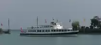 Das Motorschiff Säntis, bei der Einfahrt in den Hafen von Romanshorn am 11.9.2009.
Eine Fahrt mit diesen Schiffen ist immer ein besonders Erlebnis, Sie versprühen das Flair vergangener Zeiten und laden zum Verweilen ein.