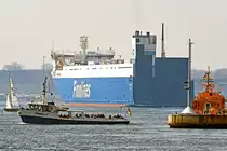 FINNTIDE (IMO 9468920)kurz vor Erreichen des Skandinavienkais in Lübeck-Travemünde. Im Vordergrund ist die Fähre PRIWALL IV zu erkennen, welche zurzeit zwischen der Nordermole und der Halbinsel Priwall verkehrt. Aufnahme vom 7.4.2019