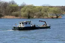 MS Brandenburg vom WSA Brandenburg/Havel (05039320 , 14,70 x 3,80m) schob am 01.04.2019 den Prahm DP 3937 (13,37 x 4,66m) im Wendsee/Elbe-Havel-Kanal Richtung Plauer Kanal.
