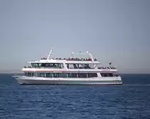 Am Mittag des 21.04.2019 war das Fahrgastschiff Ostseebad Warnemünde in Warnemünde gut besucht.
