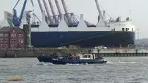 DÜKER TO am 23.4.2019, jetzt mit blauem Rumpf, Hamburg, Elbe Höhe Altona /

Taucherinspektionsschiff / Lüa 25,25 m, B 7,5 m, Tg 1,85 m / 9,5 kn / gebaut 1976 bei Staak, Lübeck, Eigner: HPA /

