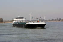 GMS Mejana (ENI:02325825) L.134,85m B.15m T.4846 TEU:417 am 09.10.2018 an der Bislicher Insel zu Berg.