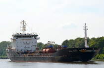 Die Tasing Swan IMO-Nummer:9403891 Flagge:Dänemark Länge:130.0m Breite:20.0m Baujahr:2007 Bauwerft:Istanbul Shipyard,Istanbul Türkei in der Weiche Fischerhütte im Nord-Ostsee-Kanal aufgenommen am 02.06.19