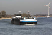 TMS Aquamarin (ENI:2326915) L.10m B.1,40m T.2808 Tiefgang:3,40m am 05.10.2018 zu Berg bei Xanten.