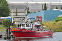 Feuerlöschboot SENATOR EMIL PETERS am 11.7.2019 im Hafen von Lübeck