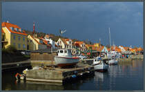 Fischerboote und Jachten im Hafen von Gudhjem auf Bornholm. (25.04.2019)
