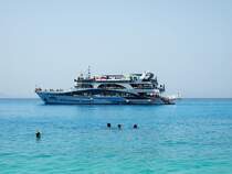 Fahrgastschiff  Makedonia Palace  am 10.07.19 in Port Katsiki in Griechenland.