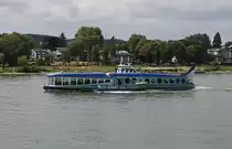 MS  Moby Dick  der Bonner Fähr- und Fahrgastschifffahrt am 20.07.2019 auf dem Rhein bei Königswinter. Das 1976 gebaute Schiff ist 45 m lang und bietet 496 Personen Platz. Der Name soll an den 1966 im Rhein aufgetauchten Weißwal erinnern, der bis Bonn hinaufschwamm.