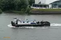 ELBE 1 (ENI 32200687) am 14.7.2019, Hamburg, Elbe Höhe Steinwerder /
Ex Name: TR 24 / 
Schubschiff / Lüa 27,01 m, B 8,71 m, Tg 1,2 m / 1 Diesel, 660 kW (897 PS) / gebaut 1989 in Melnik, Tschechien / Eigner: Walter Lauk, Hamburg / Flagge Deutschland, Heimathafen: Hamburg /
