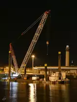 Der Arbeitsponton mit Kran  Lynn  (MMSI: 205190000) war in Calais zu sehen. (Juli 2019)