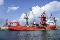 Seven Mar aus Ramsey im Danziger Hafen. IMO:  9230414. MMSI:  235083629. Rufzeichen:  2EBC3. FLAGge:  United Kingdom [GB]. AIS Schiffstyp:  Other. Bruttoraumzahl:  14502. Tragfahigkeit:  13129 t. Gesamtlänge x Grösste Breite:  144.6m × 27.03m
Baujahr:  2001. Status:  Stillgelegt.
Aufnahme: 13. August 2019.